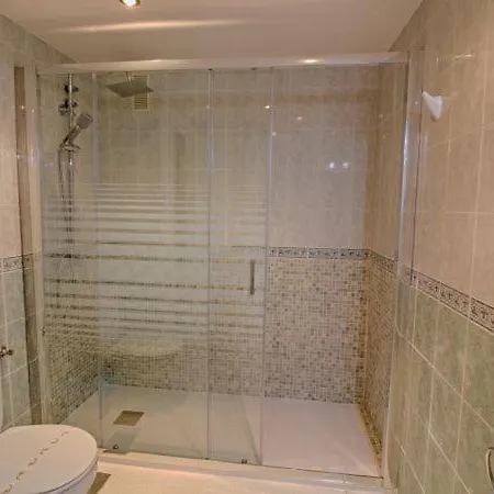 Apartment Sleeps 5 Pool Air Con T792159